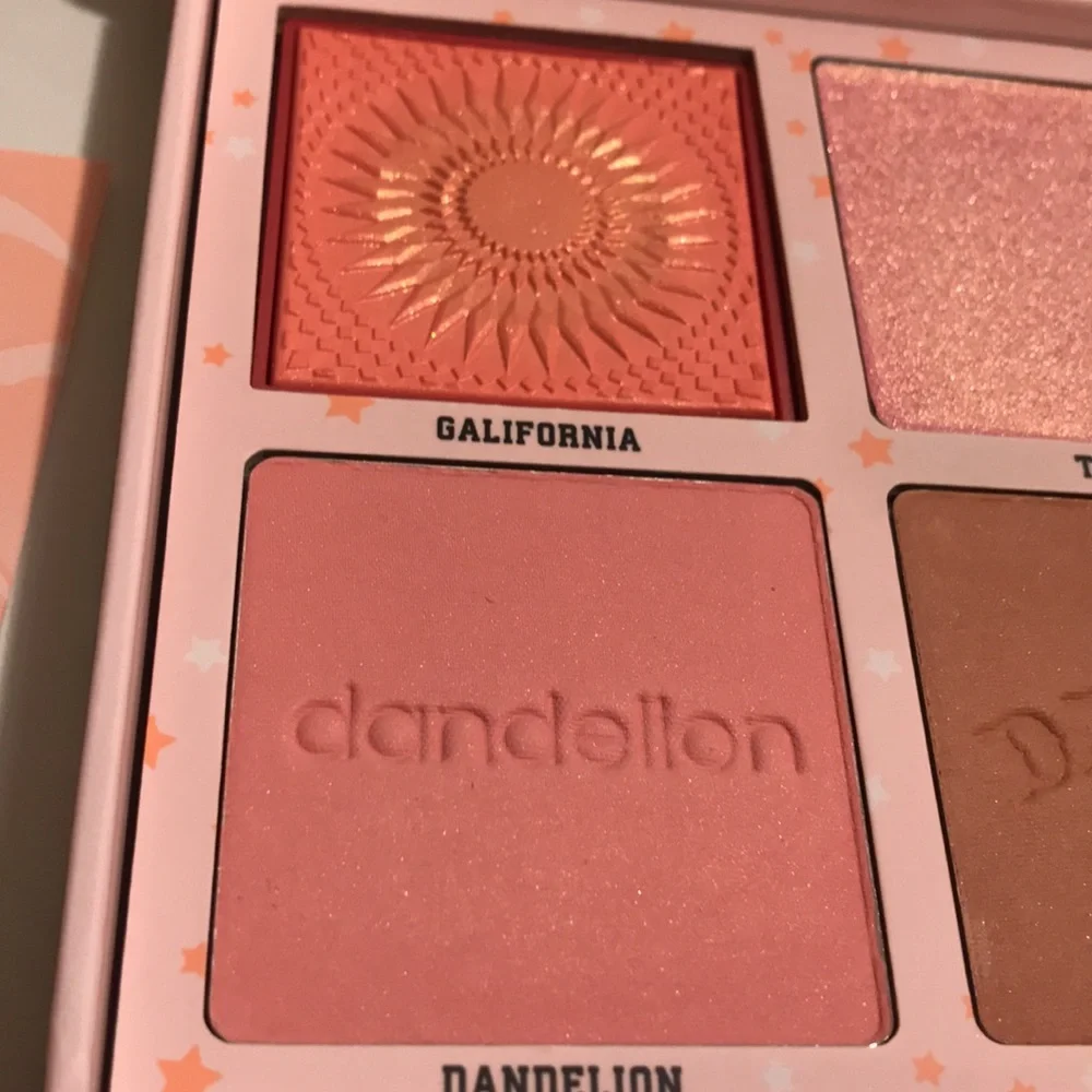 Benefit- Cheekleaders pink squad blush,bronze and highlight palette NEW - Picture 6 of 12